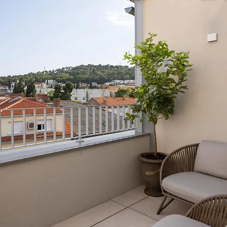 Rooftop Jacuzzi & View Apartman