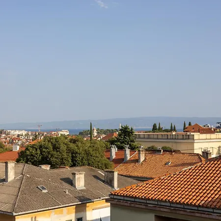 Rooftop Jacuzzi & View Сплит