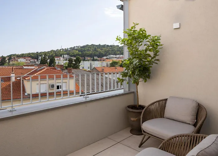 Rooftop Jacuzzi & View Apartment
