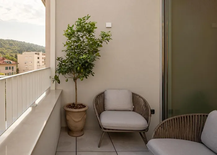 Rooftop Jacuzzi & View Apartment