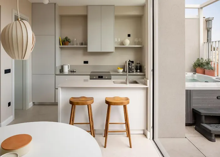 Apartment Rooftop Jacuzzi & View