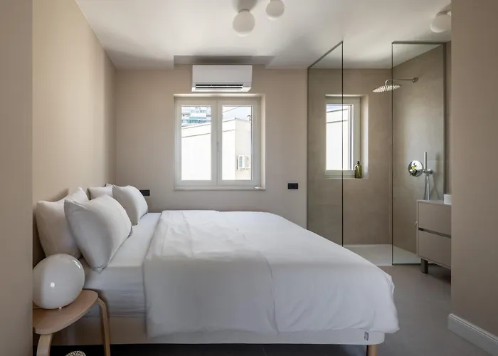 Rooftop Jacuzzi & View Split