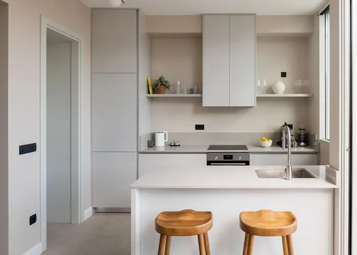 Rooftop Jacuzzi & View Split