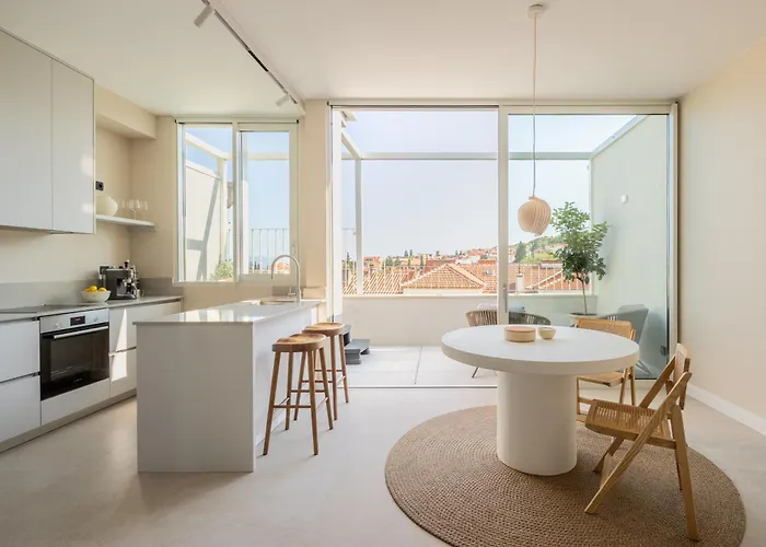 Rooftop Jacuzzi & View